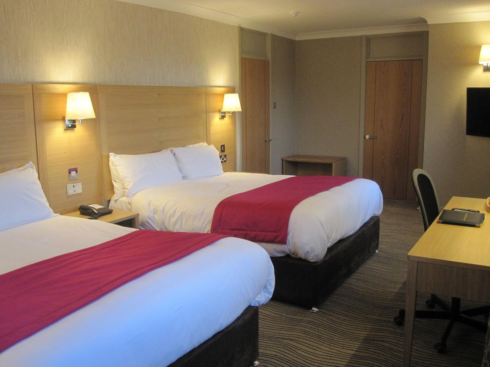 Best Western Heath Court Hotel Ньюмаркет Экстерьер фото