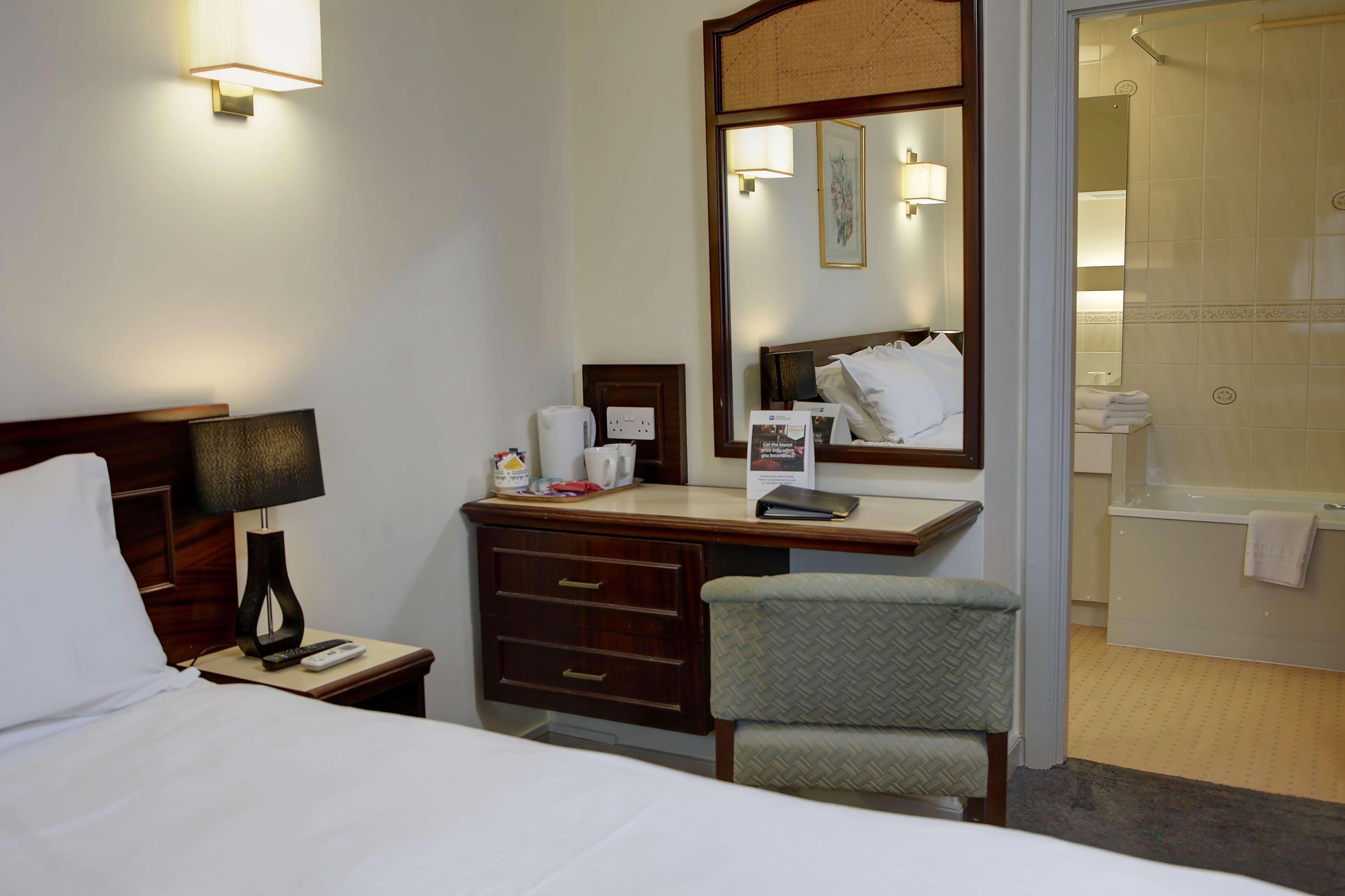 Best Western Heath Court Hotel Ньюмаркет Экстерьер фото