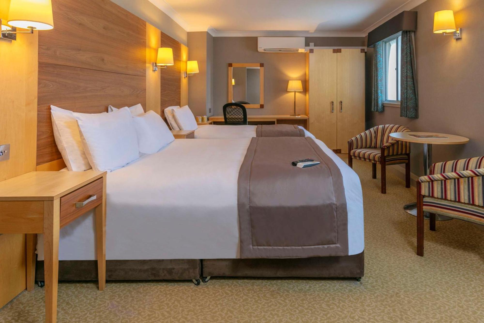 Best Western Heath Court Hotel Ньюмаркет Экстерьер фото