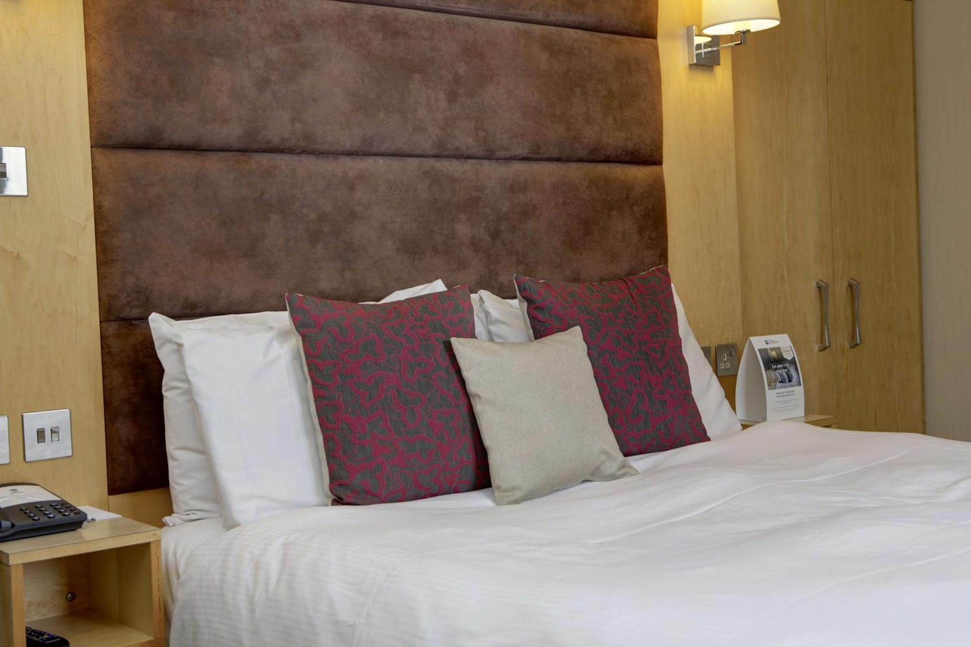 Best Western Heath Court Hotel Ньюмаркет Экстерьер фото